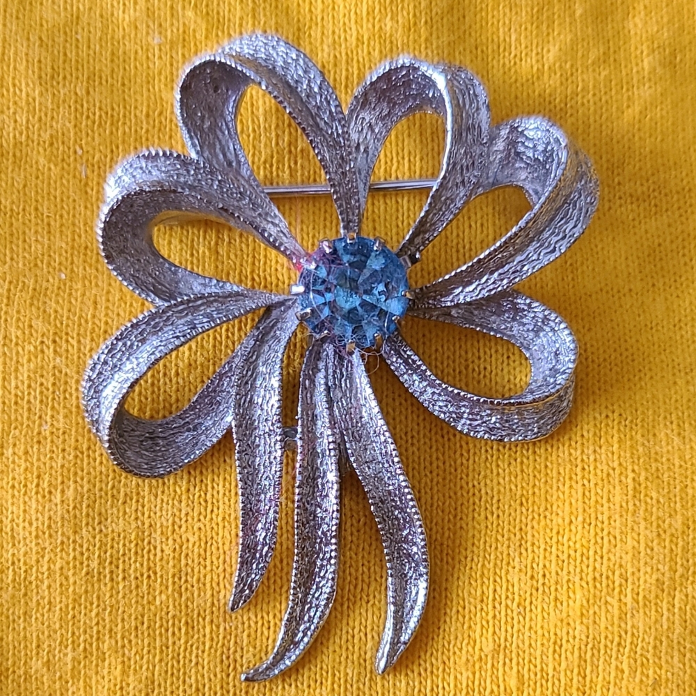 VINTAGE 60s Mid-Century Ribbon Flower Brooch Pin Blue Stone Silver Tone Signed